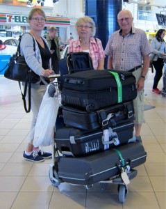 Christina, mamma och pappa redo för avfärd på Sturup flygplats