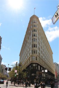 Nära Financial District i San Francisco. Likanr Flatrion Building i New York