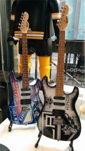 Gitarrer i NHL-butiken